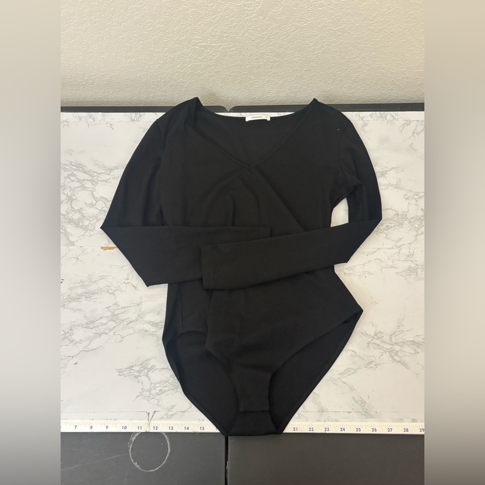 MANGDIUP Black V-Neck Long Sleeve Bodysuit Women’s M Snap Closure Cotton​